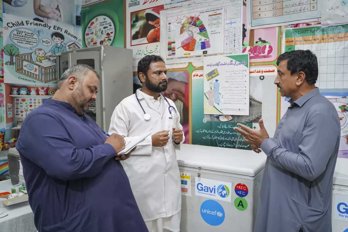 Muhammad Altaf (Right), DSV Rajanpur is briefing Dr. Muhammad Shoaib ur Rehman (Centre), Senior Medica Officer and Abaid ur Rehman, Provincial Electrical Medical Register Coordinator, on vaccine cold management and supply, in the EPI Centre of RHC Fazilpur, Rajanpur district. UNICEF/Pakistan/Owais M. Rafiq