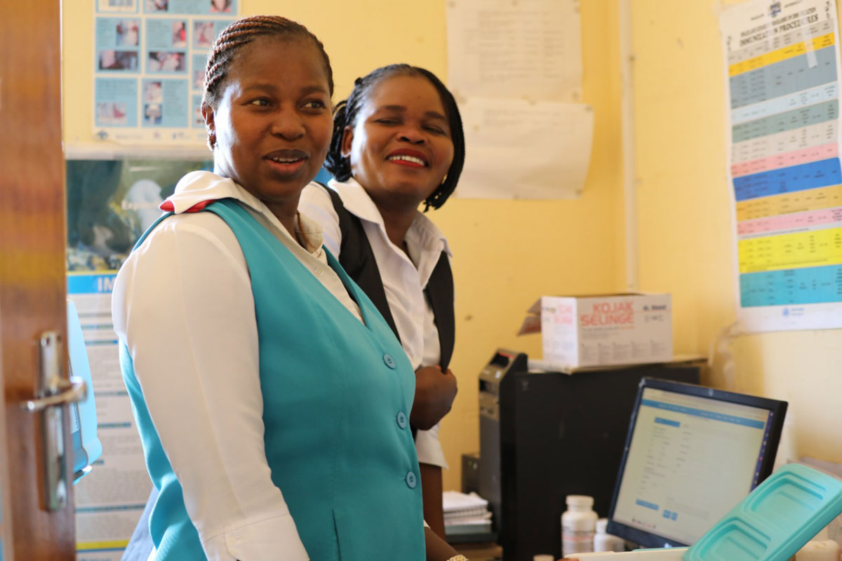 Sr Thuli Magagula (left) checking vaccine carrier. Credit: Mpendulo Dlamini, Health Promotion Unit