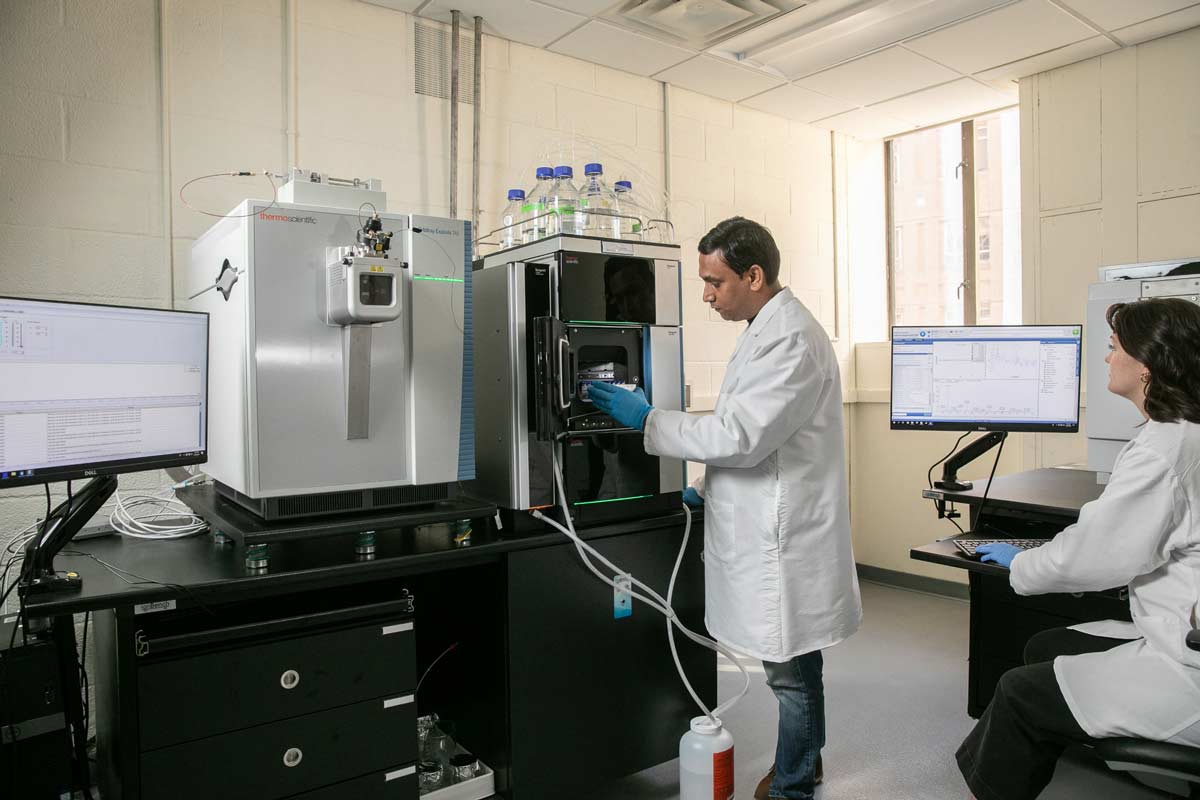 NEXUS researchers load samples into a high resolution mass spectrometer at Columbia University. Much like when microscopes improved enough for scientists to clearly view cells, the resolution of mass spectrometers has sharpened. Visual: Courtesy of NEXUS