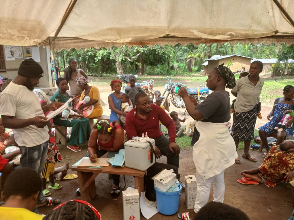 Vaccination in Ntem Nwa. Credit: Ful Morine