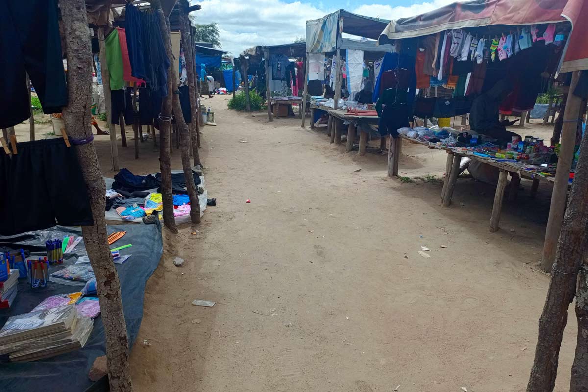 The clothing stalls near Guzha markert are now a hive of activity after the COVID-19 pandemic and lockdown. Credit: Derick Masengarwodzi