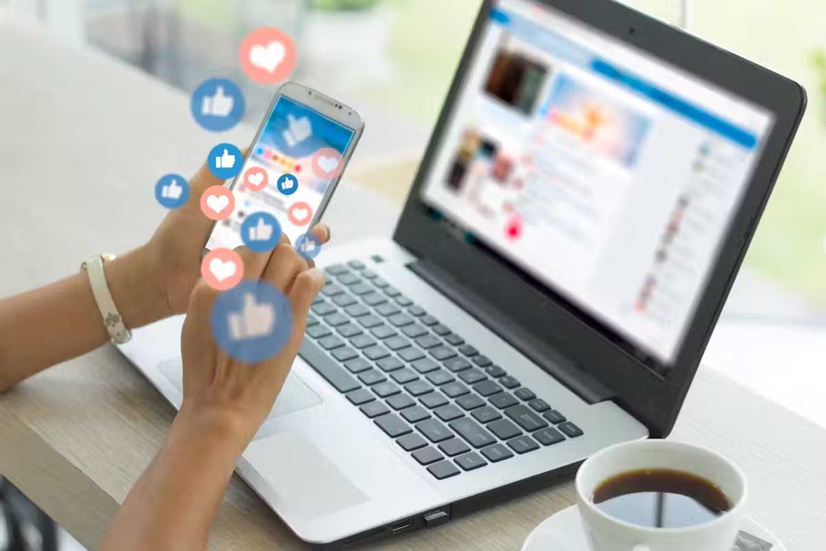 Social media makes us feel good. 13_Phunkod/Shutterstock