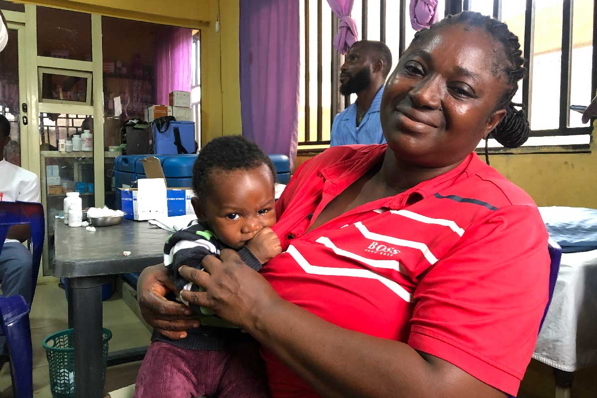 Morris Martha holding her child. Credit: Ekpali Saint