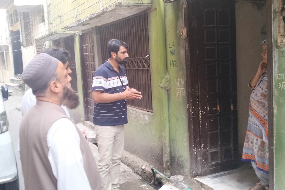 Health officials during a door to door visit in a locality in Rawalpindi, Pakistan, are informing a mother about the need, importance and efficacy of HPV vaccine for protection of her daughter from cervical cancer. Credit: Adeel Saeed