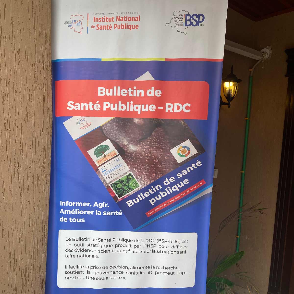Promotional banner for the Public Health Bulletin DRC displayed at the entrance of the National Institute of Public Health (INSP) in Kinshasa. Credit: Yanne Mbiyavanga.