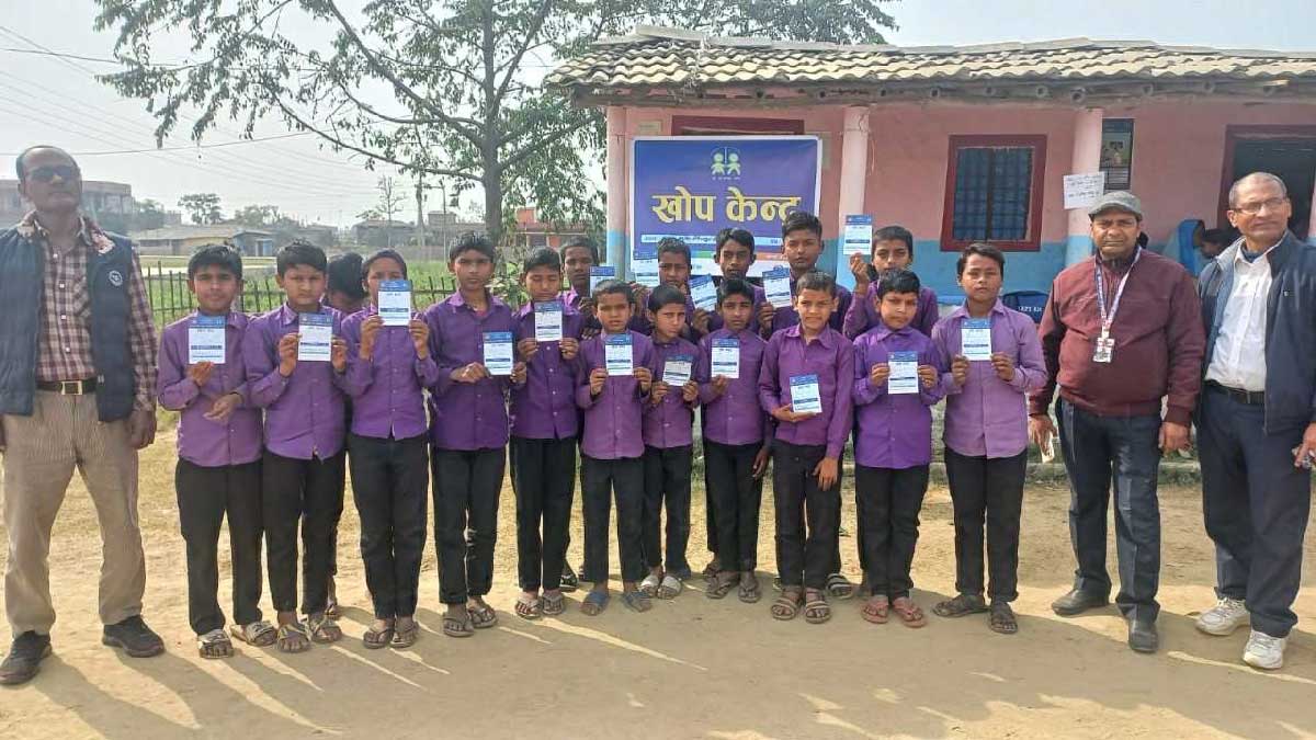 School children holding vaccination cards after receiving vaccination. Credit: Laxmeshor jha