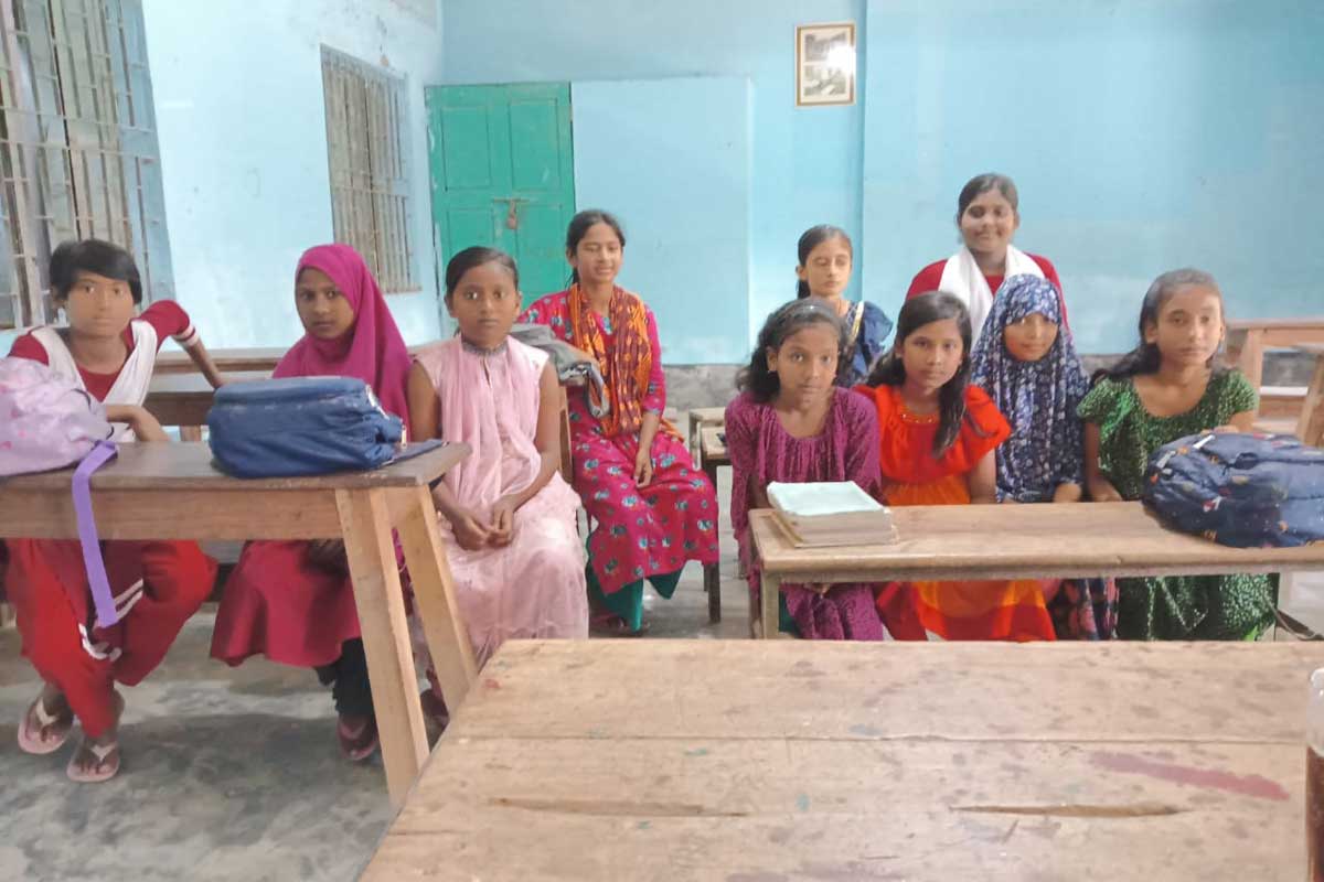 Girls waiting for the HPV vaccine at a primary school in Bangladesh. Credit: Sumon Mahmud, Sujanagar UHC