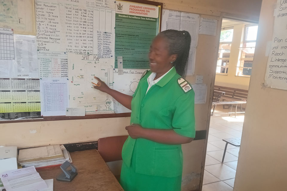 Sister Shelly Majira explains HPV at Kuwadzana Polyclinic. Credit: Enos Denhere