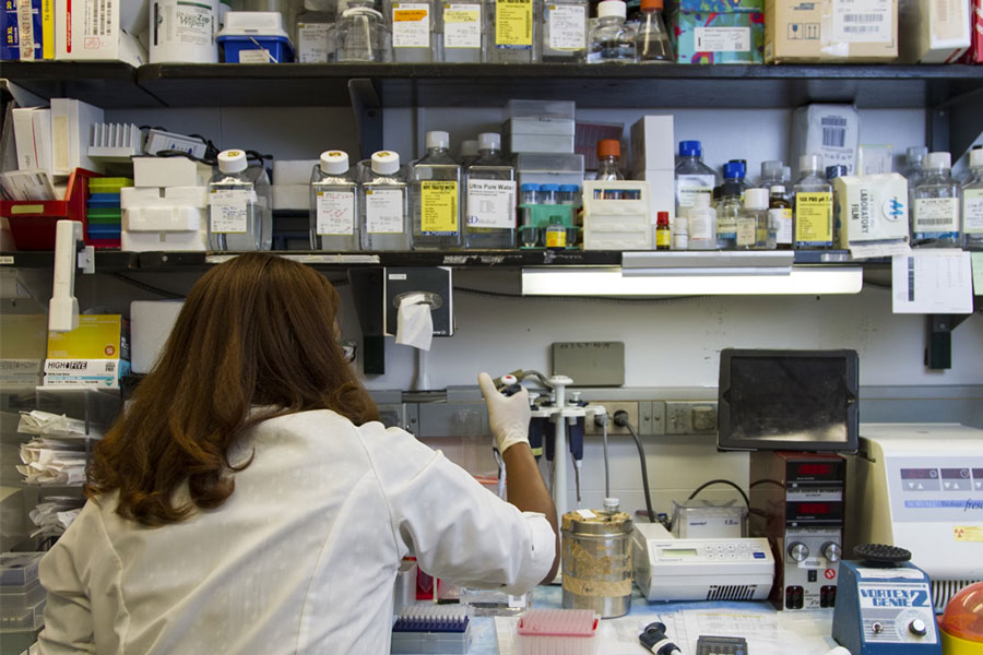Scientist carrying out research in a lab. Credit: National Cancer Institute (NCI)