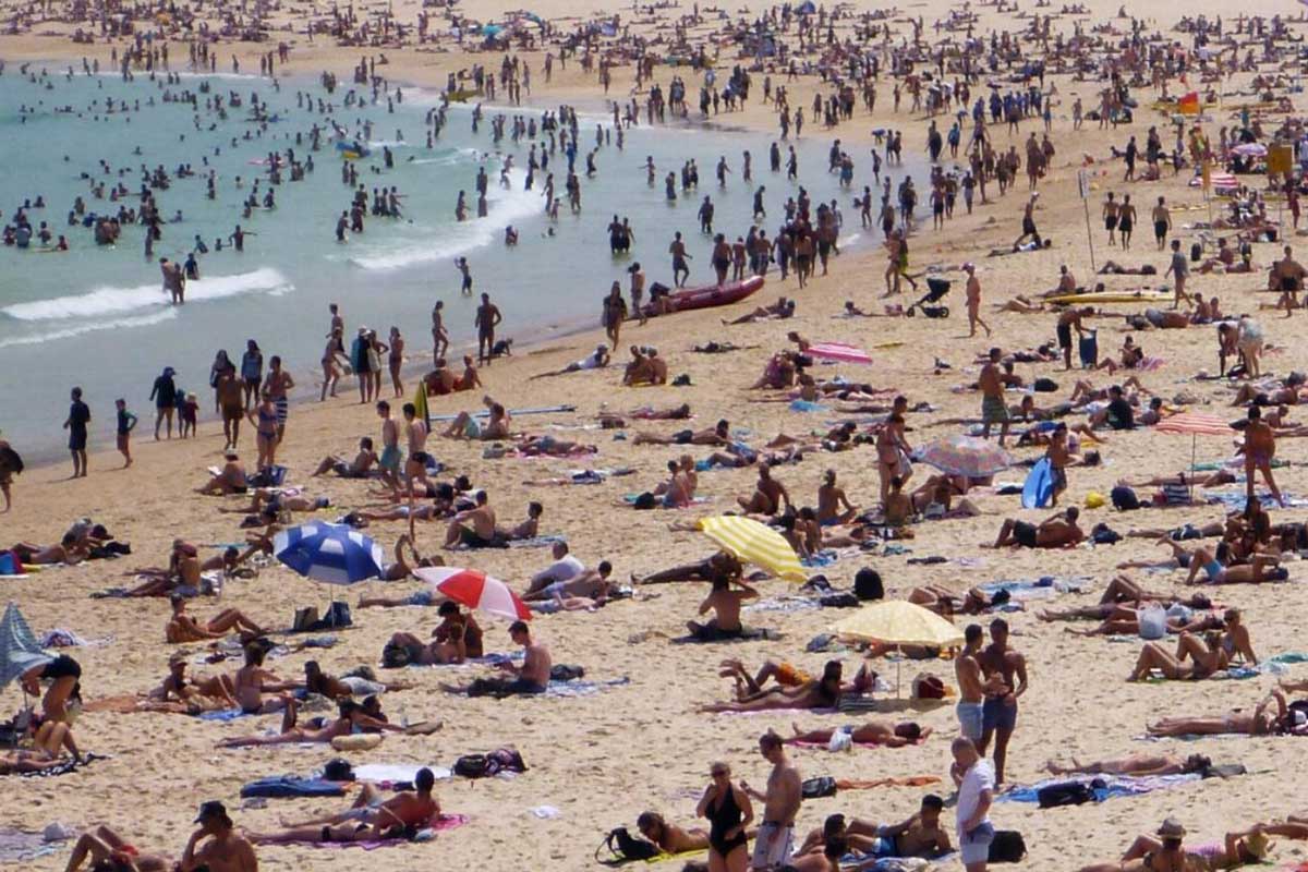 People on a Sydney beach on a hot summer day. Image by Neerav Bhatt via Flickr (CC BY-NC-SA 2.0).