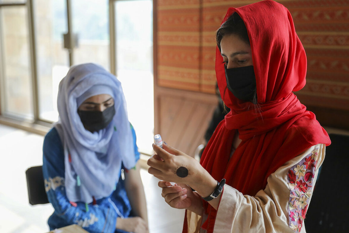 A health worker preparing Covid-19 vaccination for a young girl who came for the vaccination in a government vaccination center in F9 Park Islamabad, Pakistan, this is the only facility in the country where people can ask to be administered a vaccine of their choice. Credit: Gavi/Asad Zaidi