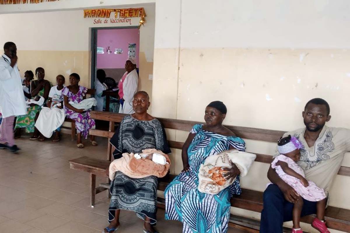 In the waiting room of the Saint-Joseph Integrated Health Centre in Pointe-Noire, parents wait for their child’s consultation or vaccination. Credit: Brice Kinhou