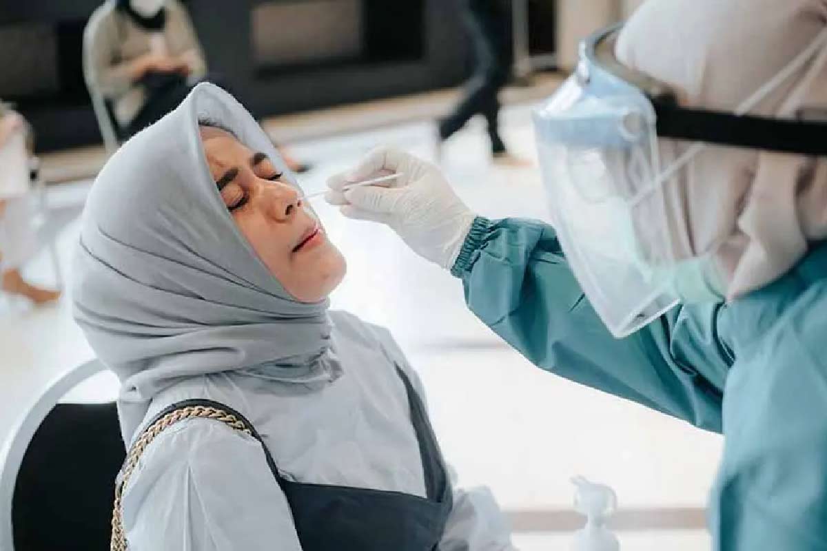 Getting tested during the COVID-19 pandemic. According to political scientist Matthew Kavanagh, pandemics are coming faster, spreading wider, and costing more lives and livelihoods than ever before. Copyright: Rizki Koto (Pexels)