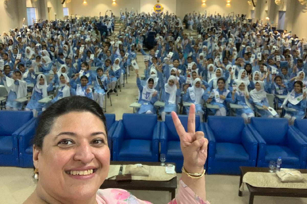 Dr Saima Zubair in front of a group of schoolgirls. Credit: Dr Saima Zubair