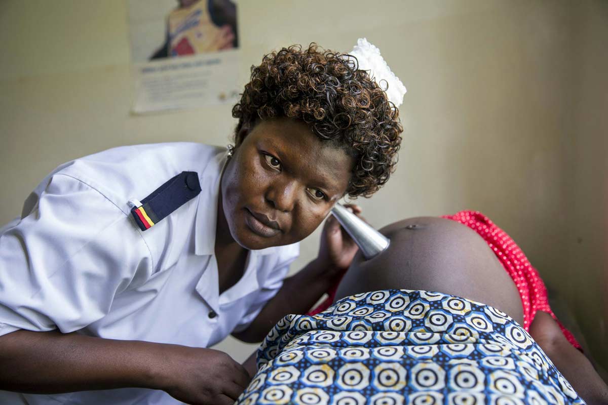 Nurse checking a pregnant woman at Mukujju clinic, Tororo, Uganda. Jonathan Torgovnik for The Hewlett Foundation/Reportage by Getty Images