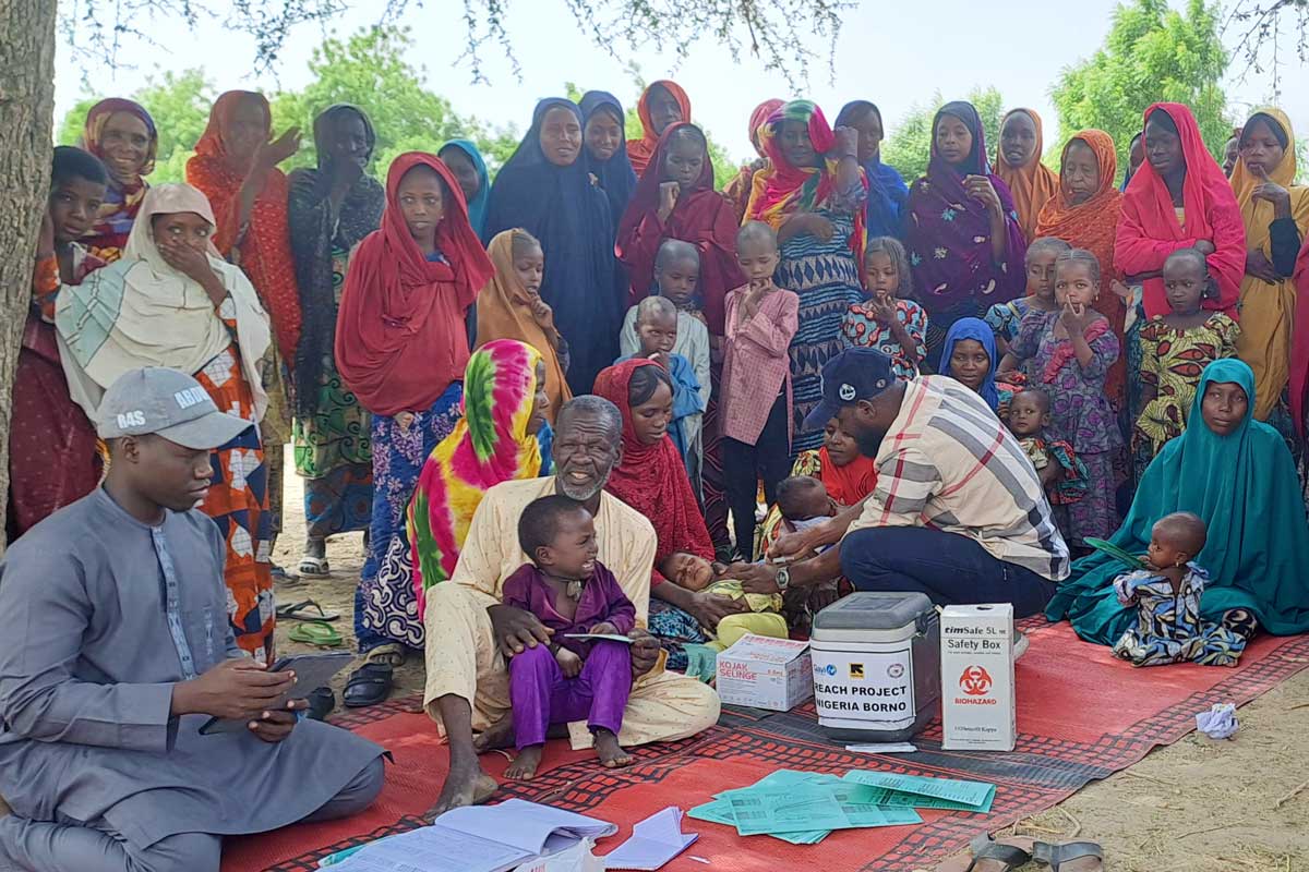 People gather at an outdoor vaccination session in Nigeria. Credit: CHAN