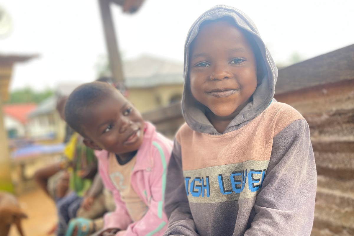 Abigail waiting in line with her friends to be vaccinated. Credit: FriDelphine