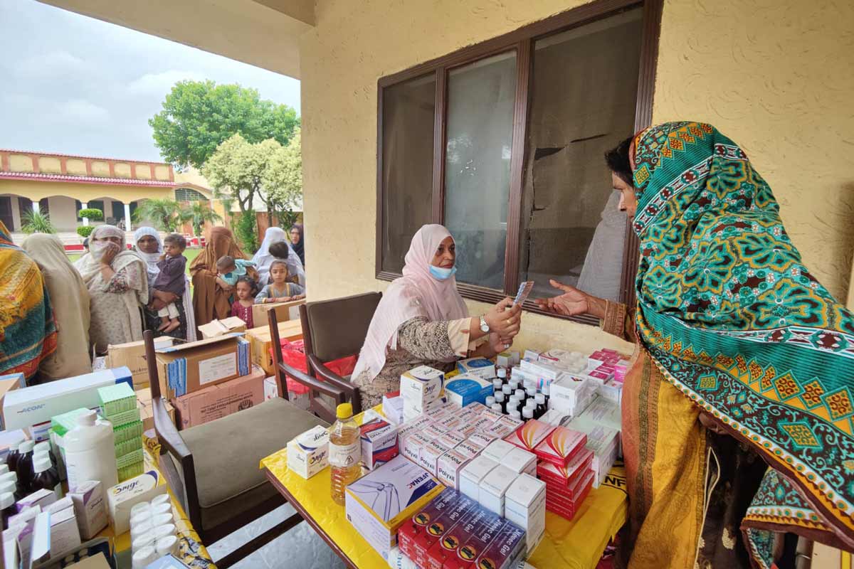 Immunisation Drive in a Slum Outreach Station Kit in Bari Imam area Islamabad. Credit: Ministry of National Health Services