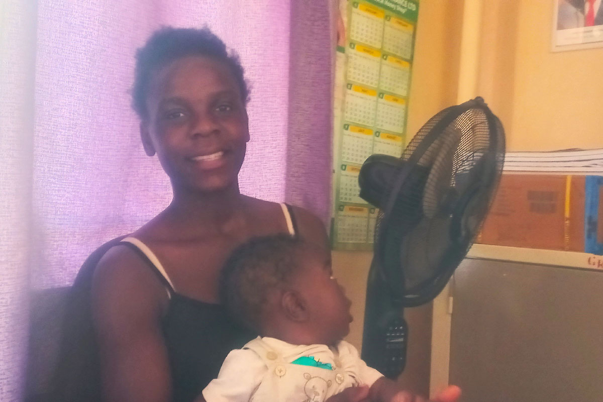 Josephine Mpundu and her baby at Chongwe Health Centre. Credit: Fiske Nyirongo