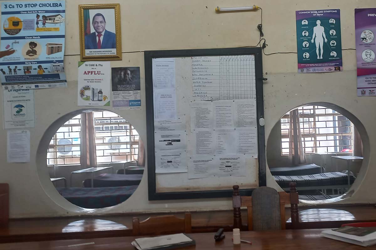 Kalingalinga Health Centre reception area, with empty in-patient ward in the background. Credit: Fiske Nyirongo