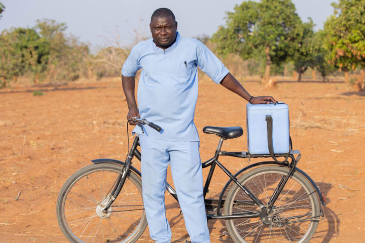 A vaccine cyclist, Malawi. Credit: Amref Health Africa