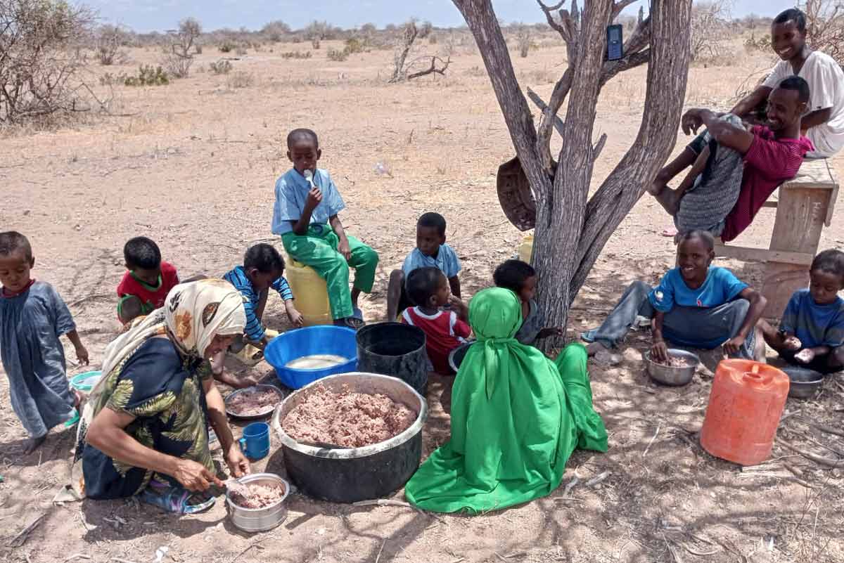 Ugas Alqeir Primary school in Wajir County North Eastern Kenya. The school has no classrooms and receive food aid from government. These children are at high risk of missing out on vaccines due to lack of health facilities. Credit: Piu.