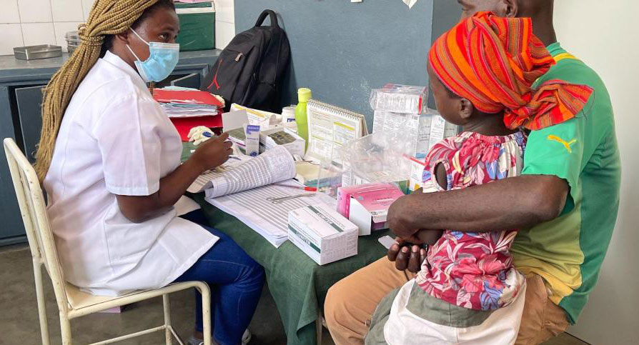 A Mozambique nurse checks the vaccine status of a young girl. Credit: Ministry of health and Zimpricecheck