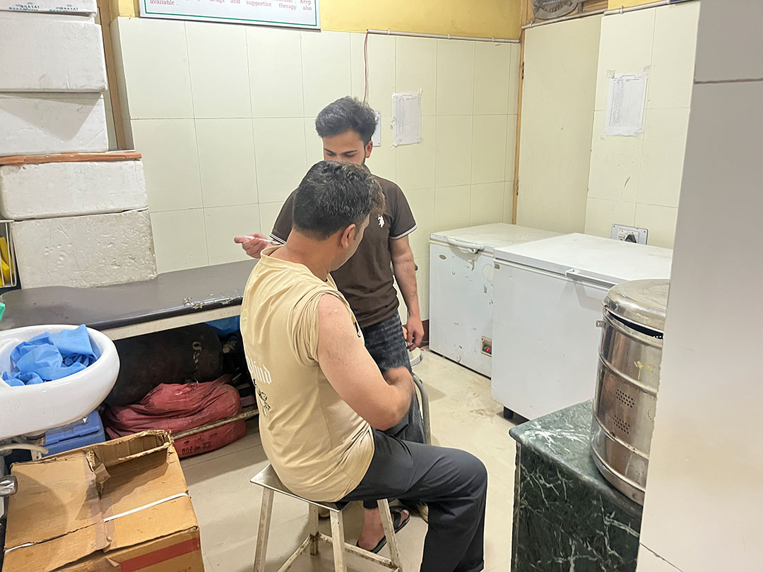 A patient getting an ARV shot in a hospital in Srinagar. Credit: Athar Parvaiz