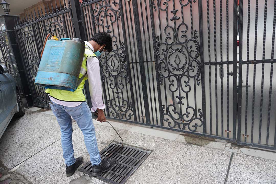 An Municipal Corporation of Delhi worker sprays insecticide in a South Delhi neighborhood as part of routine dengue control measures to curb mosquito populations and reduce the risk of disease transmission. Credit: Safina Nabi