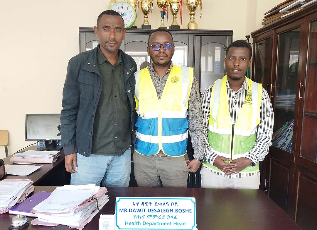 Dr Lisanwork Honsebo with Dawit Boshe and READIO volunteer Tamirat Beyene. Credit: James Karuga
