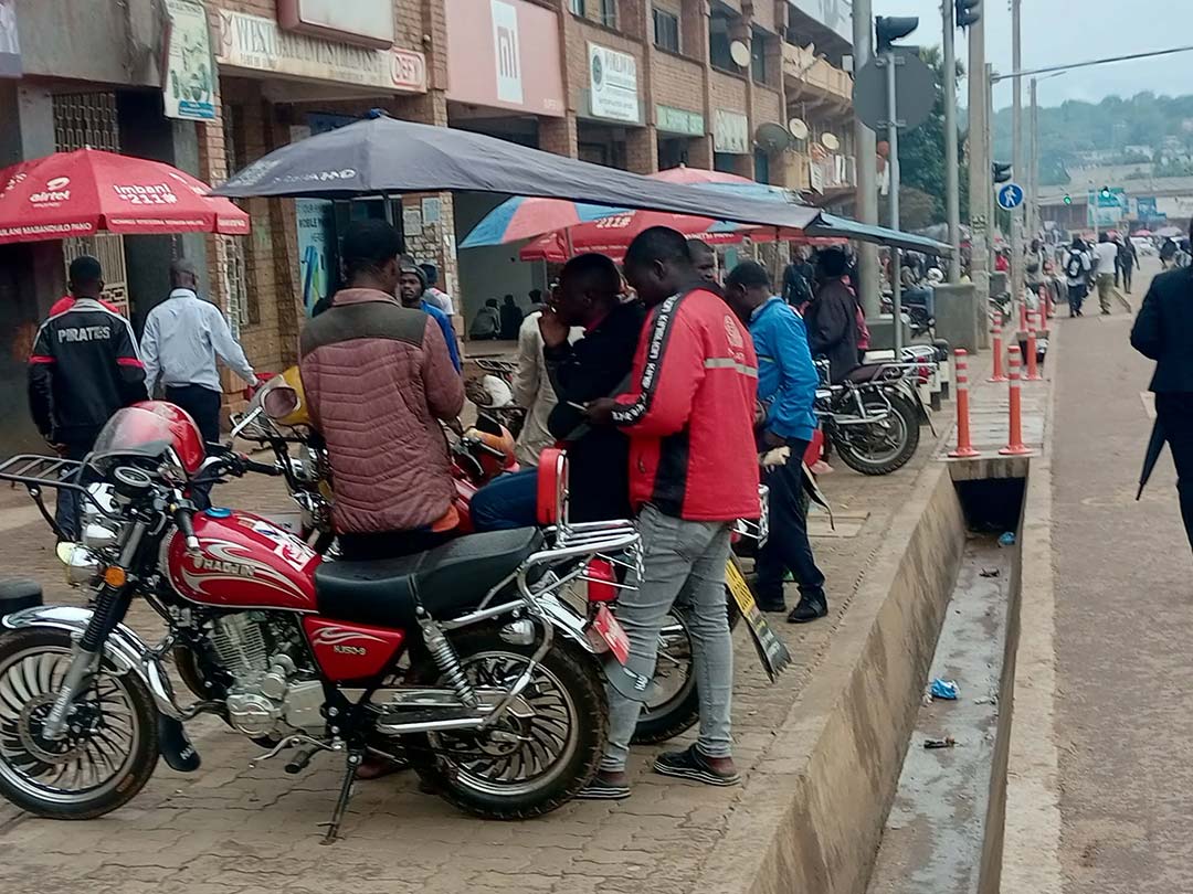 Educator Jimali Mwanza teaching Lunzu youths about mpox. Credit: Deogracious Kalima