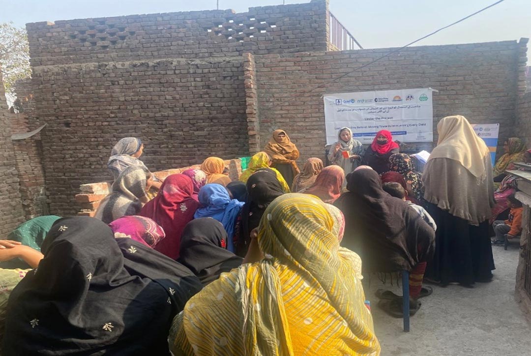 The Community Engagement Specialist, together with the District Coordinator, conducted behaviour change communication sessions to sensitise and address vaccine hesitancy within the community. © AGAHE/Pakistan