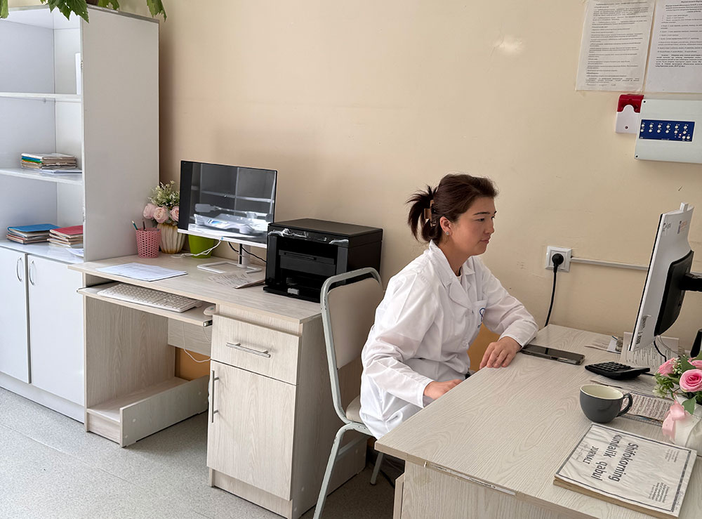 The clinic is equipped with the computer equipment and solar panels. Credit: Umida Maniyazova 