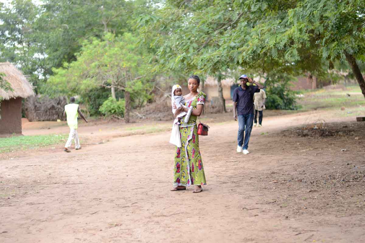A mother attends an immunisation session with her baby in Tanganika, DRC. Credit: VillageReach/Victor Useni