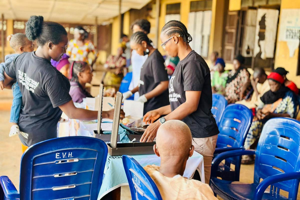 A team of healthcare volunteers checking patients' vitals at Etti-Nanka village in Anambara during an outreach. Credit: Adnan Ahmad