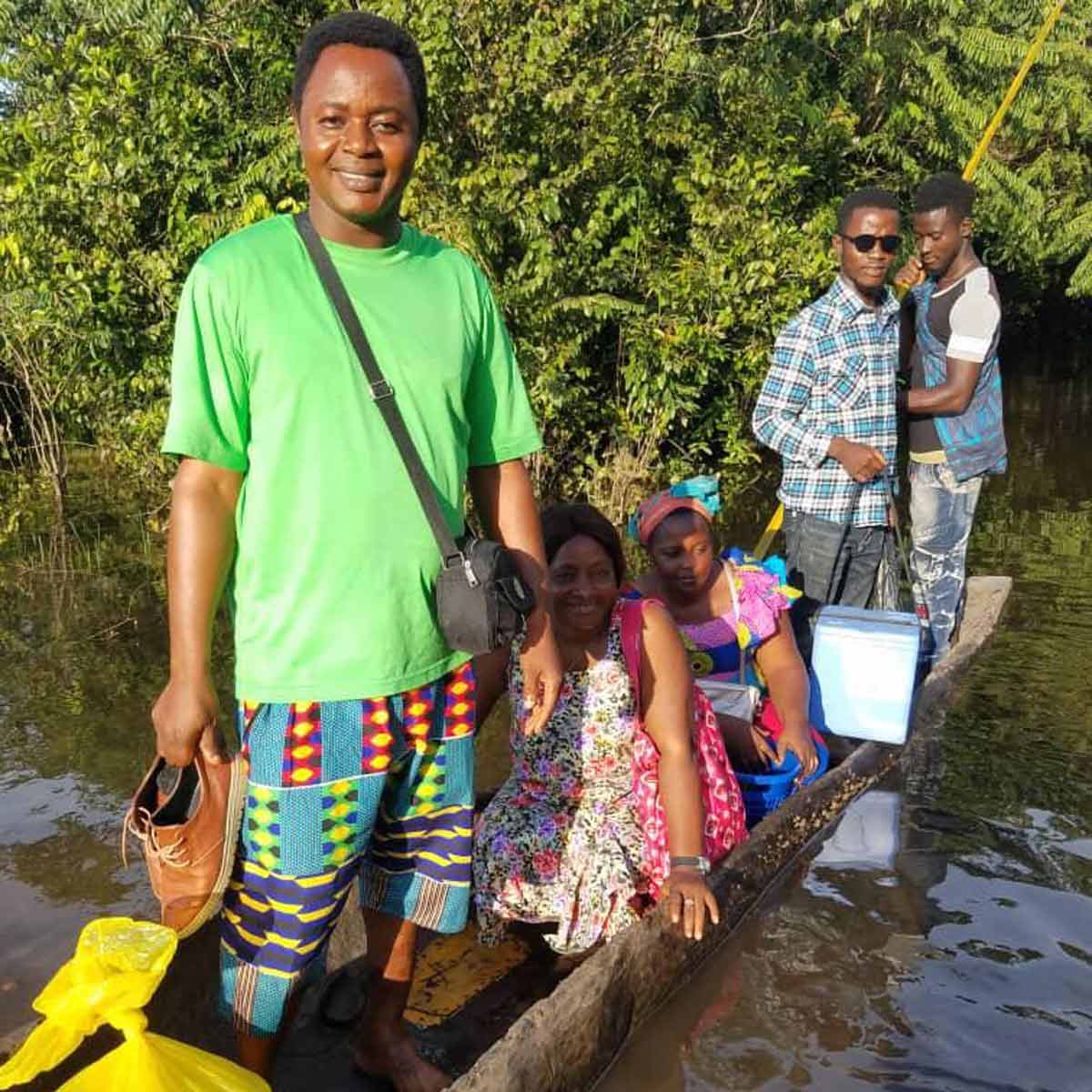 Kombra Network mobilisers and vaccination team members of Boki Mania community on their way to a hard-to-reach community with local boat in Moyamba District. Credit: Focus 1000, Sierra Leone