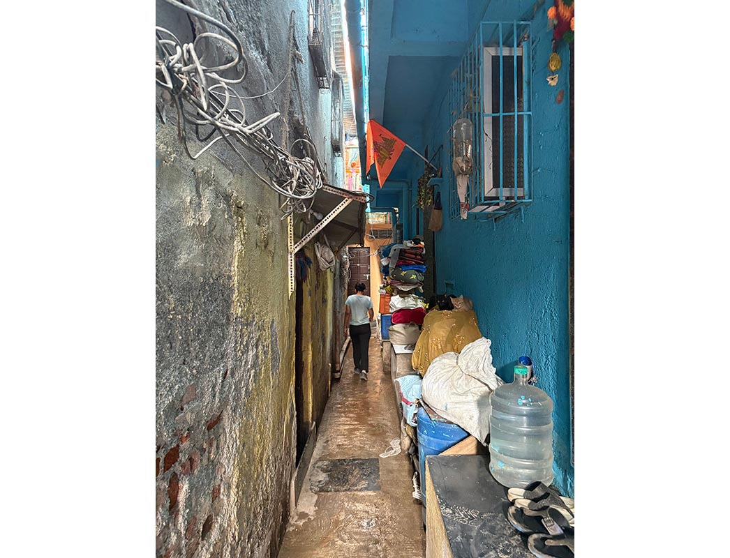 An alleyway in Dharavi, an informal settlement in Mumbai, India. CREDIT: LAURA SPINNEY