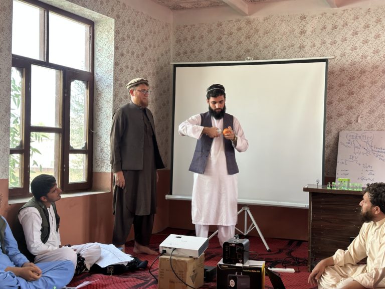 Mohammad Ibrahim learning how to use jet injectors during the fIPV training. ©WHO/EMRO