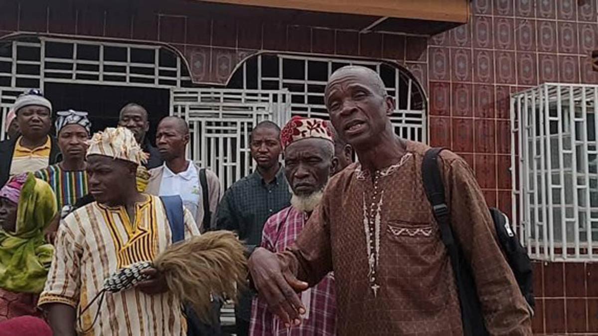 Traditional healers after a meeting, united under Kombra Network. Credit: Focus 1000, Sierra Leone