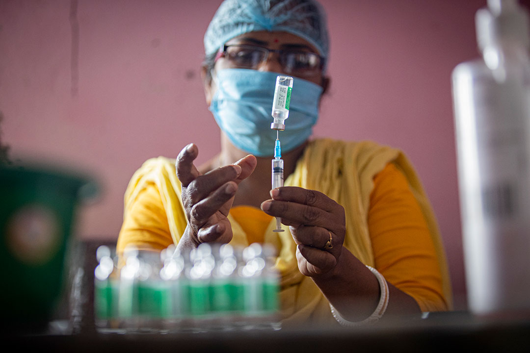 Nurse prepares vaccines. Gavi/2022/Benedikt v.Loebell