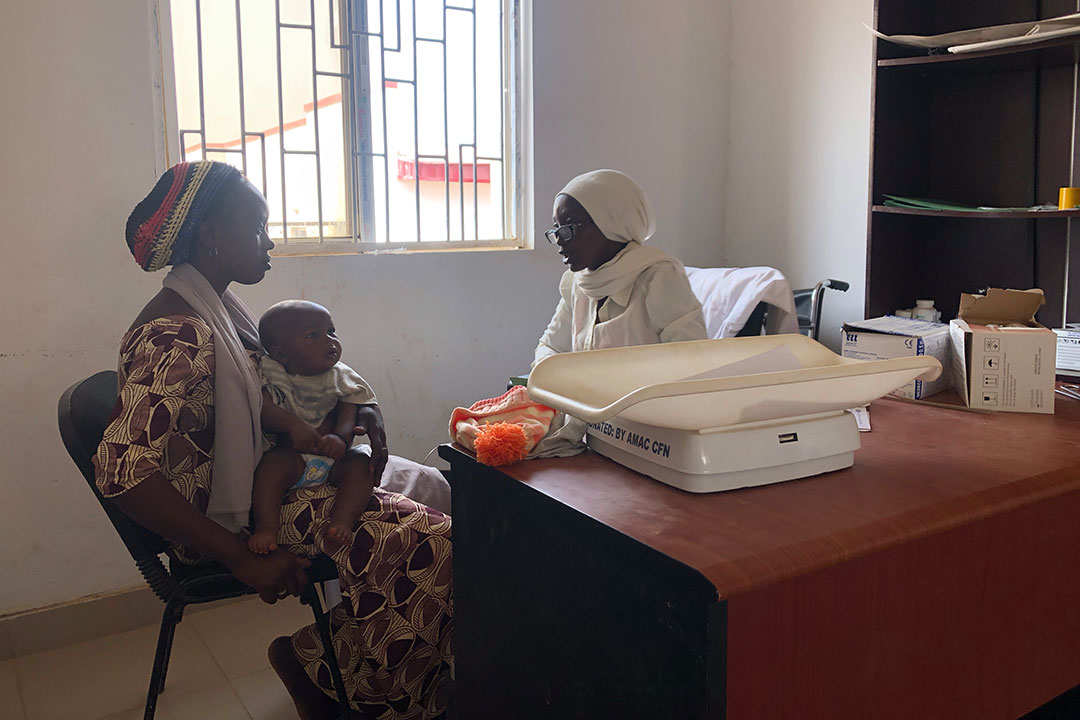 Sarah Jacob listens to Rahila Yusuf as she explains more about immunisation. Credit: Ekpali Saint