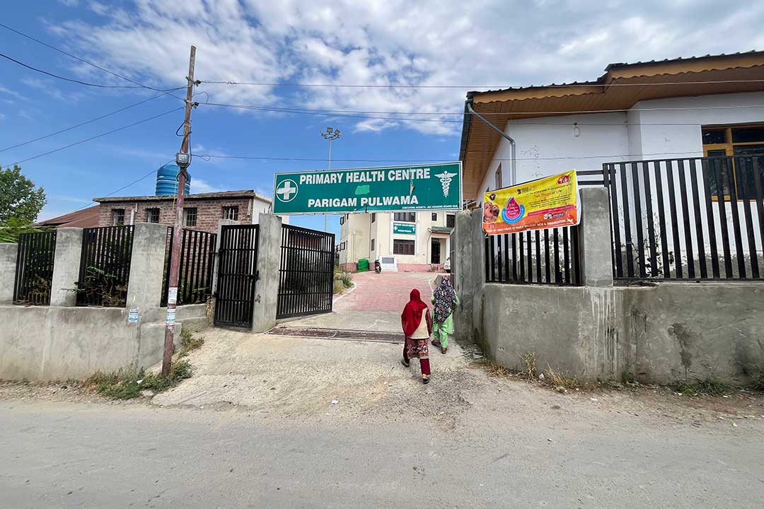 Women entering a health centre at Parigam, in south Kashmir, where hundreds got vaccinated a few weeks ago, following a large-scale rabies scare. Credit: Athar Parvaiz