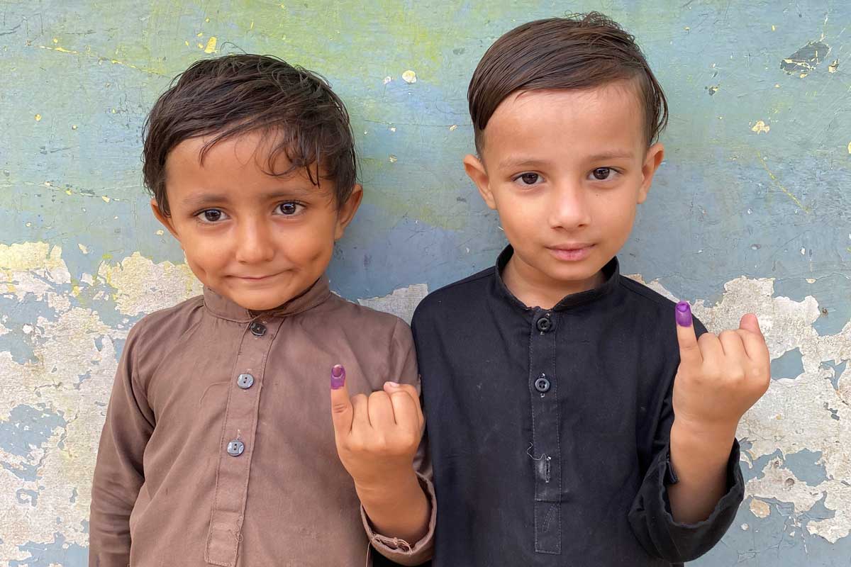 Children showing vaccine marks after receiving vaccine dose in Dhoke Hassu Rawalpindi, Pakistan. Credit: Sumaiyah Hassan