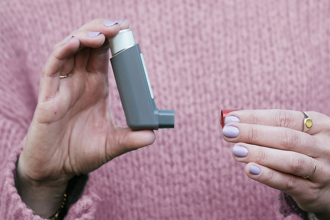 Woman holding an inhaler. Photo by CNordic Nordic on Unsplash