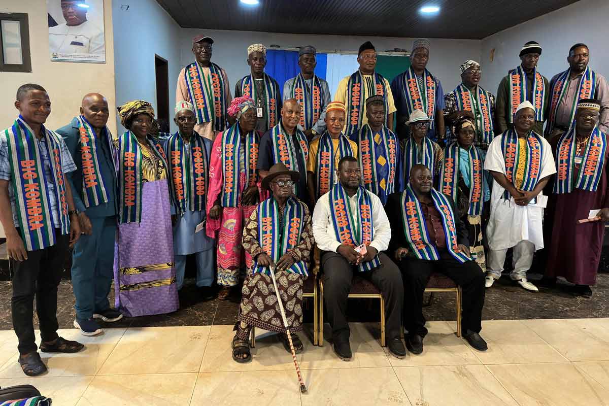 A gathering of religious leaders, healers and women. Credit: Focus 1000 Sierra Leone