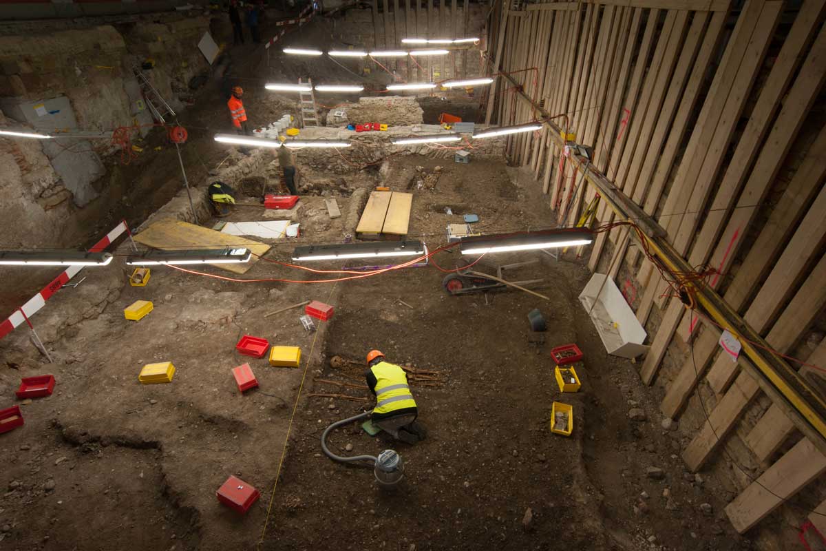Impression during the indoor excavation in the music hall of the Stadtcasino. Credit: Archäologische Bodenforschung Basel-Stadt; photograph by Adrian Jost.