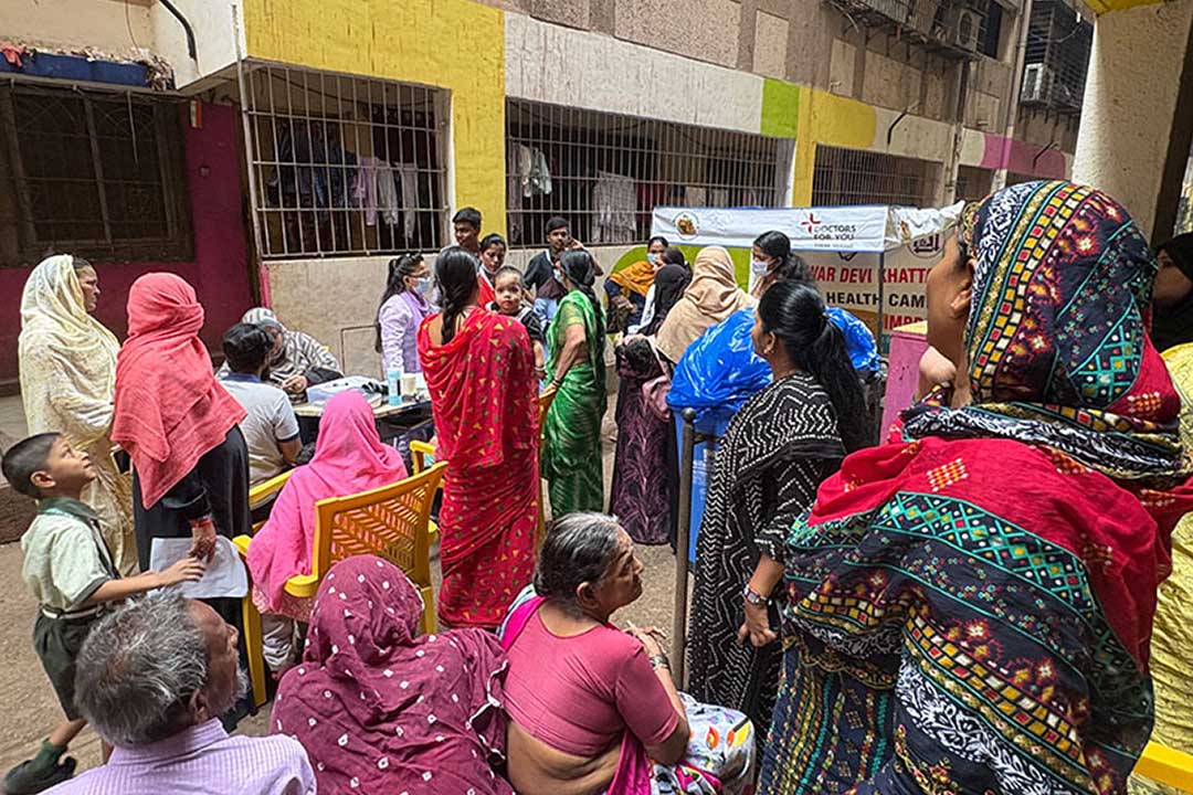 Medics test residents’ blood pressure at a housing project in Mumbai, India. CREDIT: LAURA SPINNEY