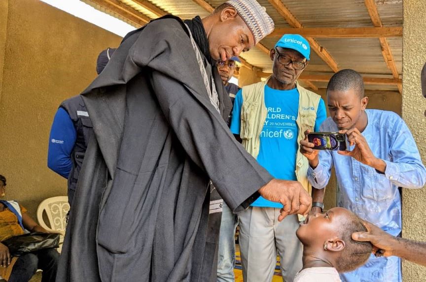 À Wouro Labbo, dans l’Extrême-Nord du Cameroun, 114 enfants ont été vaccinés contre la polio et ont reçu de la vitamine A. Crédit : Unicef Cameroon