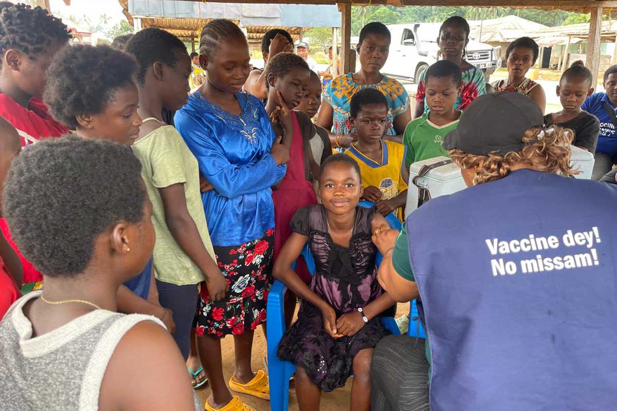 Victorine’s daughter joins other teenagers in her community to receive the Human Papillomavirus (HPV) vaccine. Credit: Fri Delphine.
